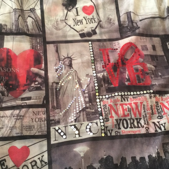 Gorgeous New York shirt & hand bag stylish ππΉ - Picture 2 of 8